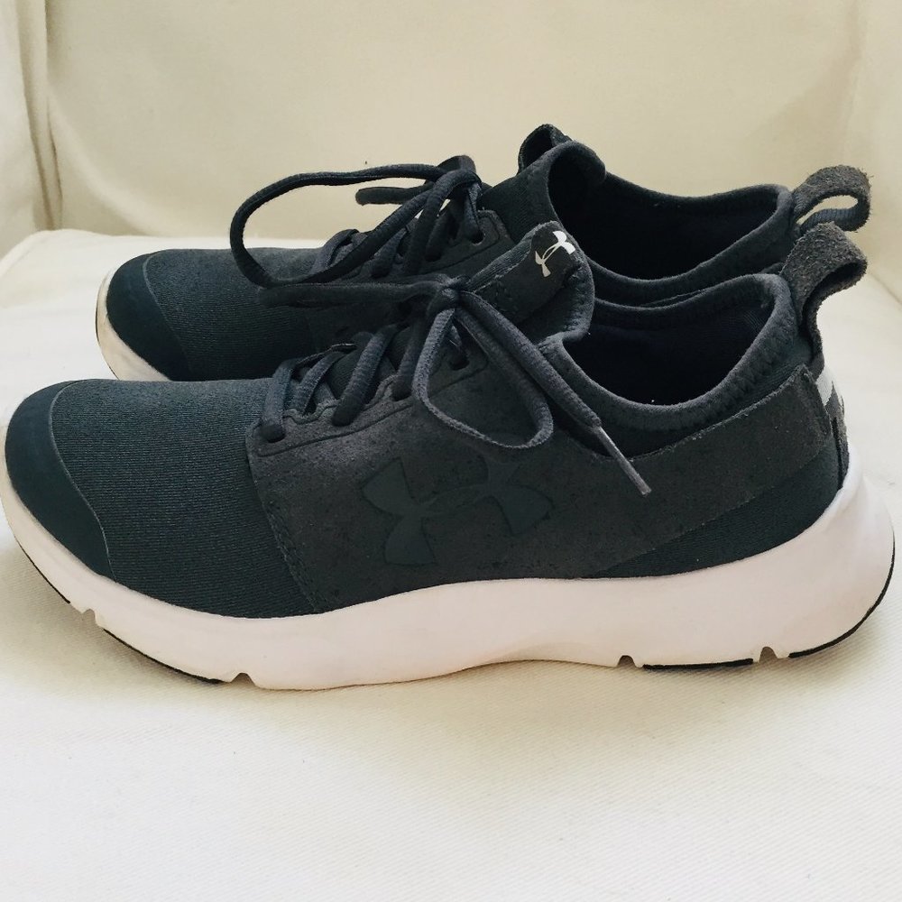 Under Armour Woman's  Grey/White Sneakers Size 7.5